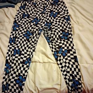 No boundaries small woman's checkered pants with butterflies